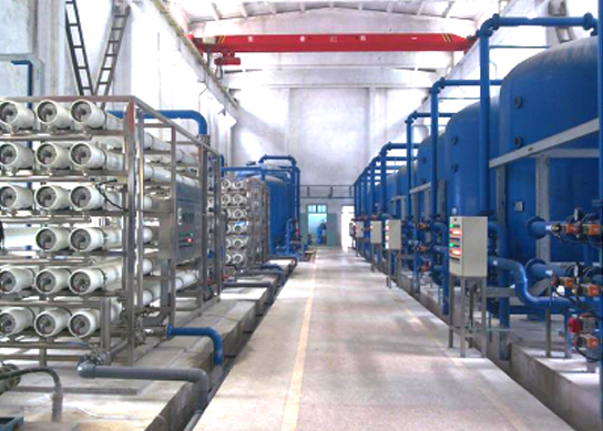 除鹽水水設(shè)備分為膜處理設(shè)備、離子交換設(shè)備及電滲析設(shè)備，根據(jù)客戶的需求，匯眾公司為客戶量身定制個(gè)性化方案，為客戶提供不同類型的除鹽水設(shè)備的制造、安裝、調(diào)試等一條龍服務(wù)。